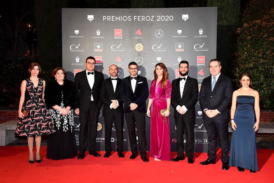 Miembros del consistorio con invitados a la gala