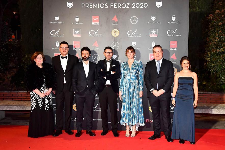 Miembros del consistorio con invitados a la gala