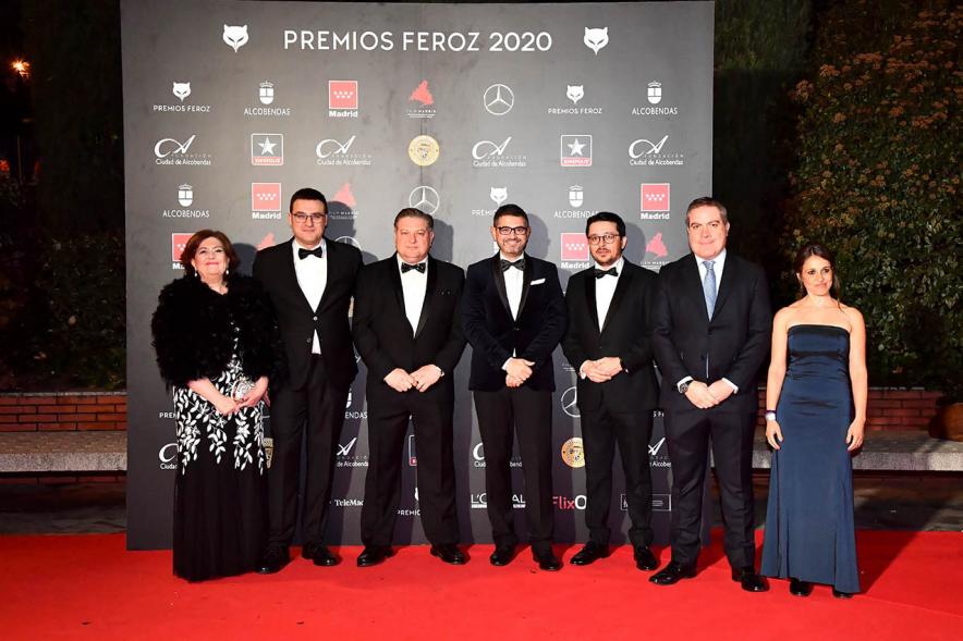 Miembros del consistorio con invitados a la gala