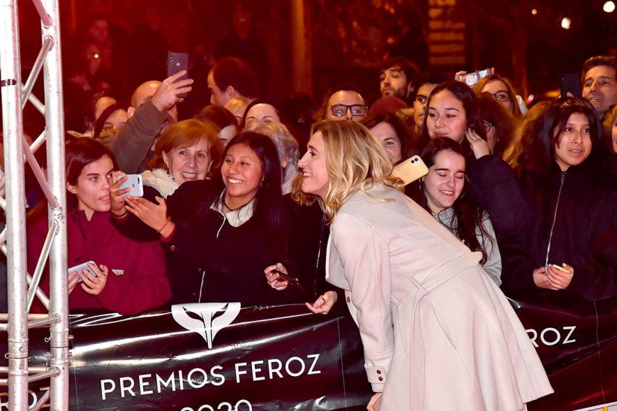 Invitados haciéndose fotos con el público