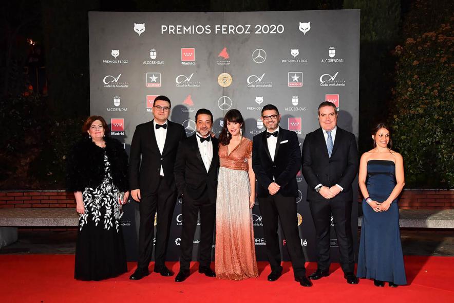 Miembros del consistorio con invitados a la gala