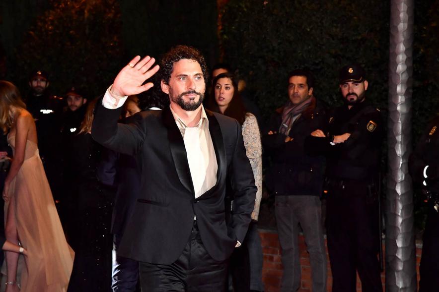 Paco León llegando a la gala