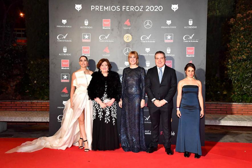 Miembros del consistorio con invitados a la gala