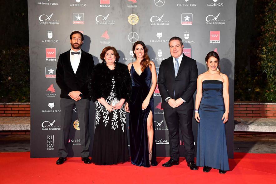 Miembros del consistorio con invitados a la gala