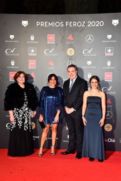 Miembros del consistorio con Candela Peña