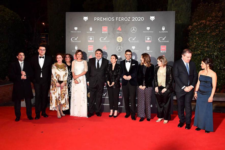 Miembros del consistorio con invitados a la gala
