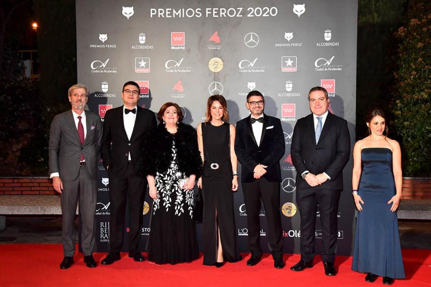 Miembros del consistorio con invitados a la gala