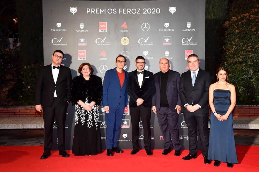 Miembros del consistorio con parte del equipo de "Dolor y gloria" 