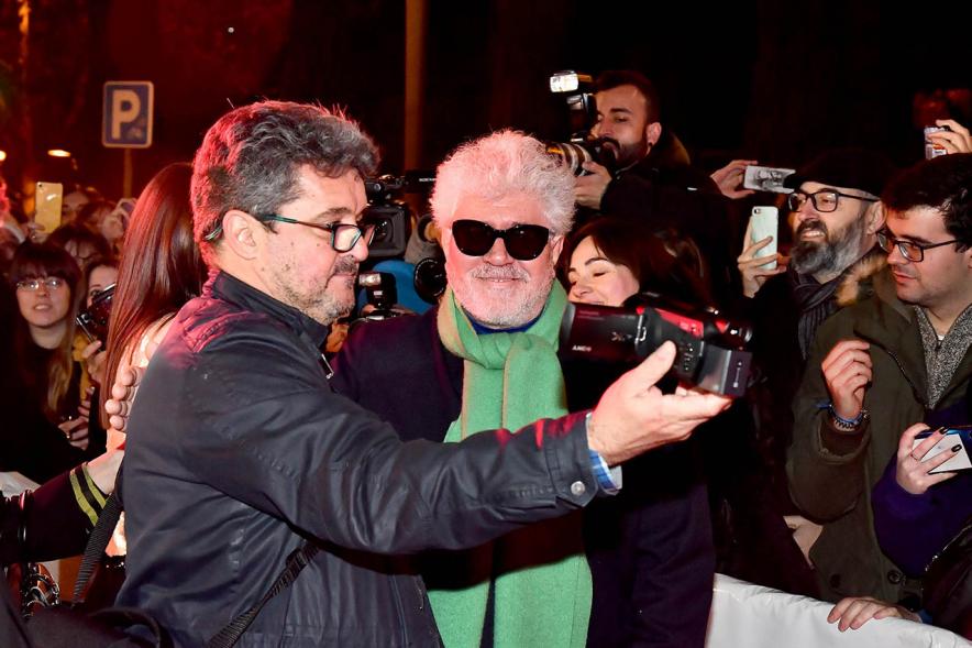 Pedro Almodovar llegando a la gala