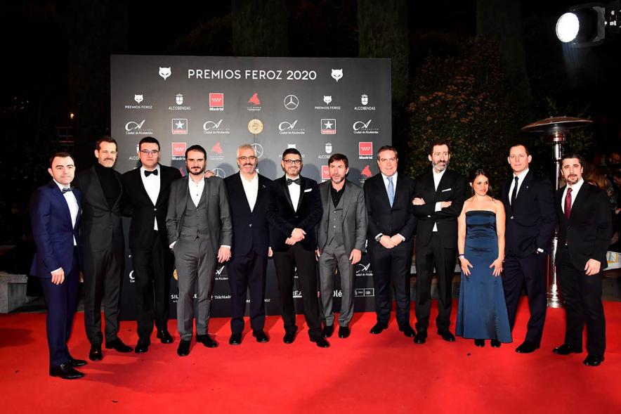 Miembros del consistorio con invitados a la gala