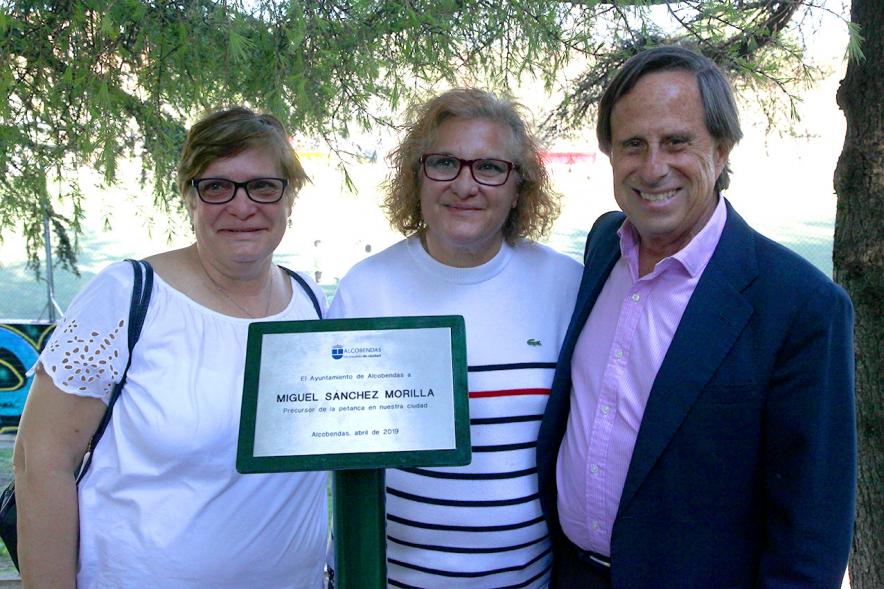 Alcalde García De Vinuesa posa con familiares