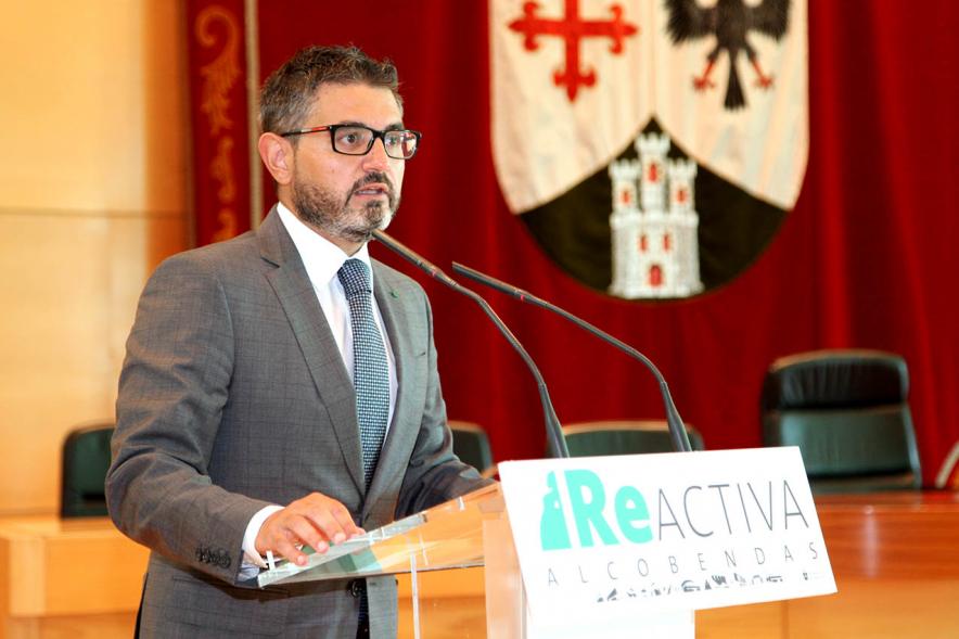 Alcalde Sánchez Acera durante discurso