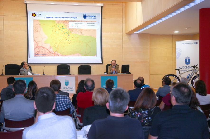 Oponentes y participantes en la Presentación del Plan de Movilidad Urbana Sostenible - 2019