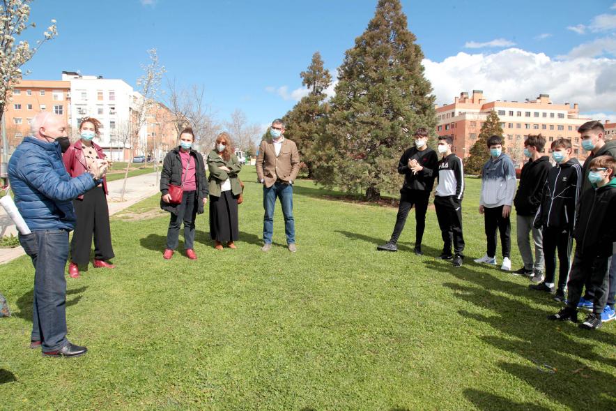 Representantes del consistorio y participantes. 