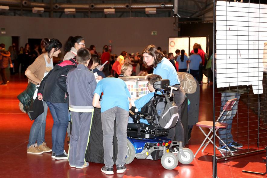 IIIer Plenario Infantil - Un grupo de niños votando.