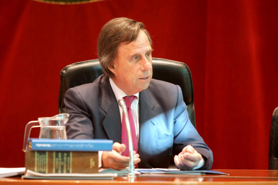 Alcalde García De Vinuesa durante la sesión plenaria