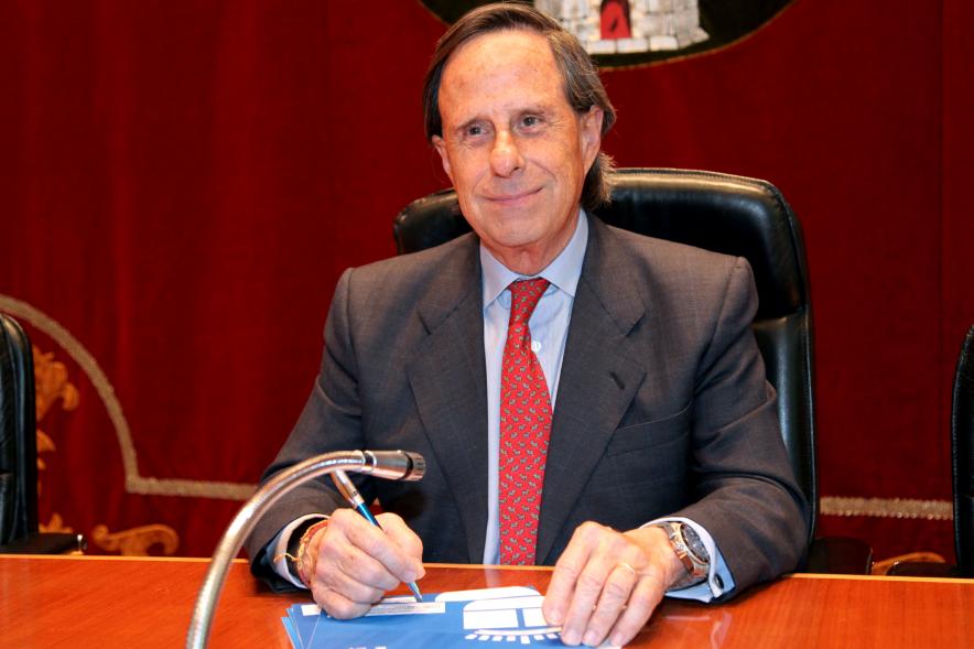 Alcalde García De Vinuesa durante la sesión plenaria