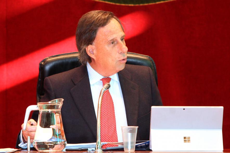 Alcalde García De Vinuesa durante la sesión plenaria