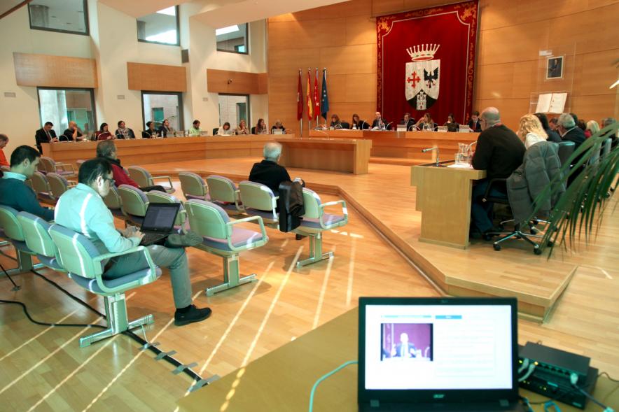 Vista lateral del salón de plenos