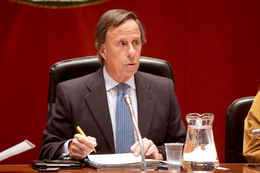 Alcalde García De Vinuesa durante la sesión plenaria