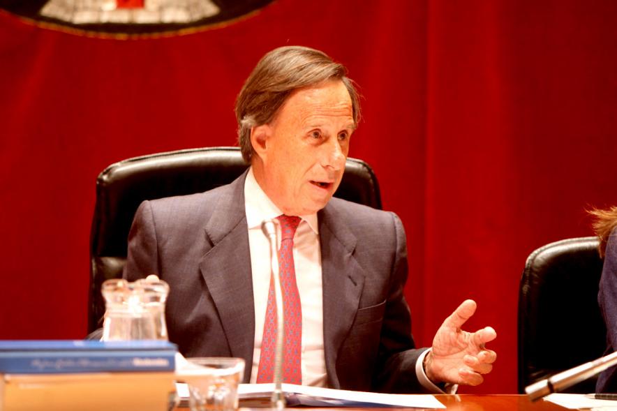 Alcalde García De Vinuesa durante la sesión plenaria