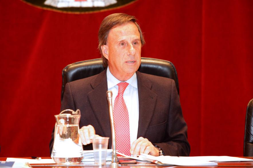 Alcalde García De Vinuesa durante la sesión plenaria