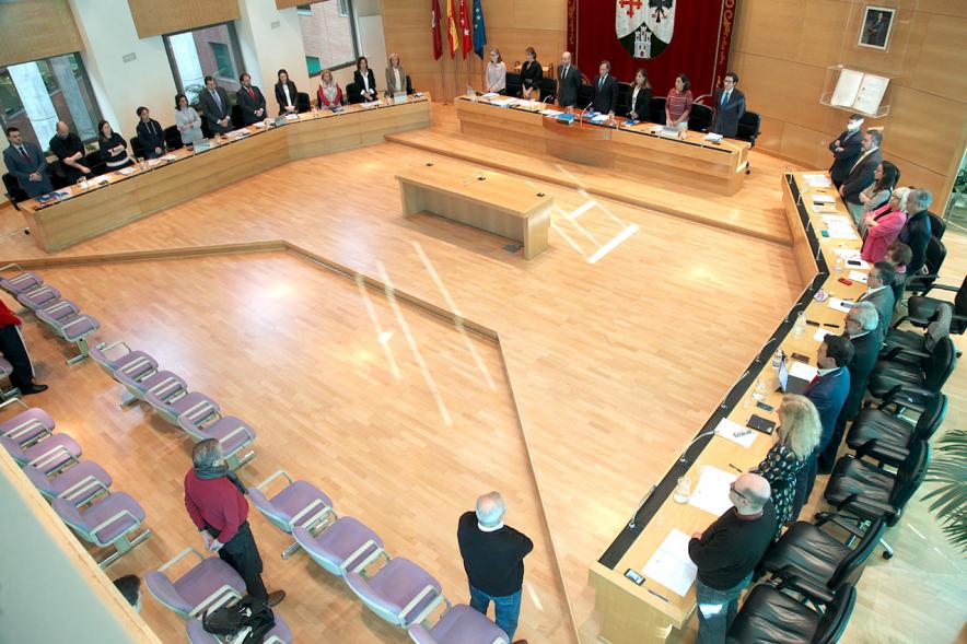 Momento de la sesión plenaria con los asistentes en pie