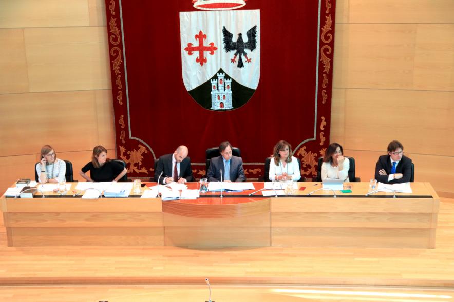 Junta de gobierno municipal durante el pleno