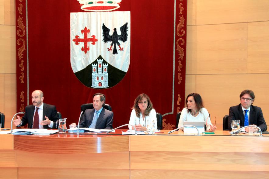 Miembros del pleno durante la sesión