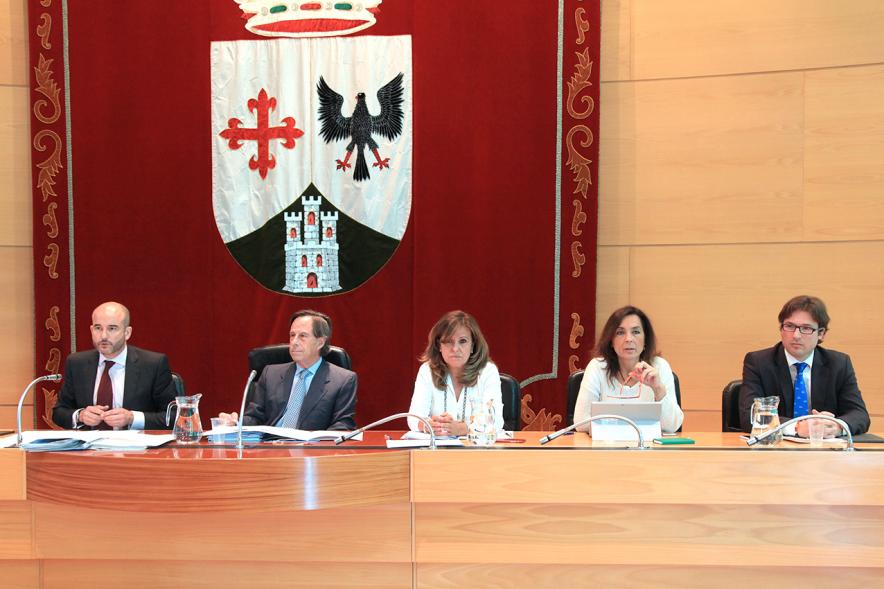 Junta de gobierno municipal durante el pleno