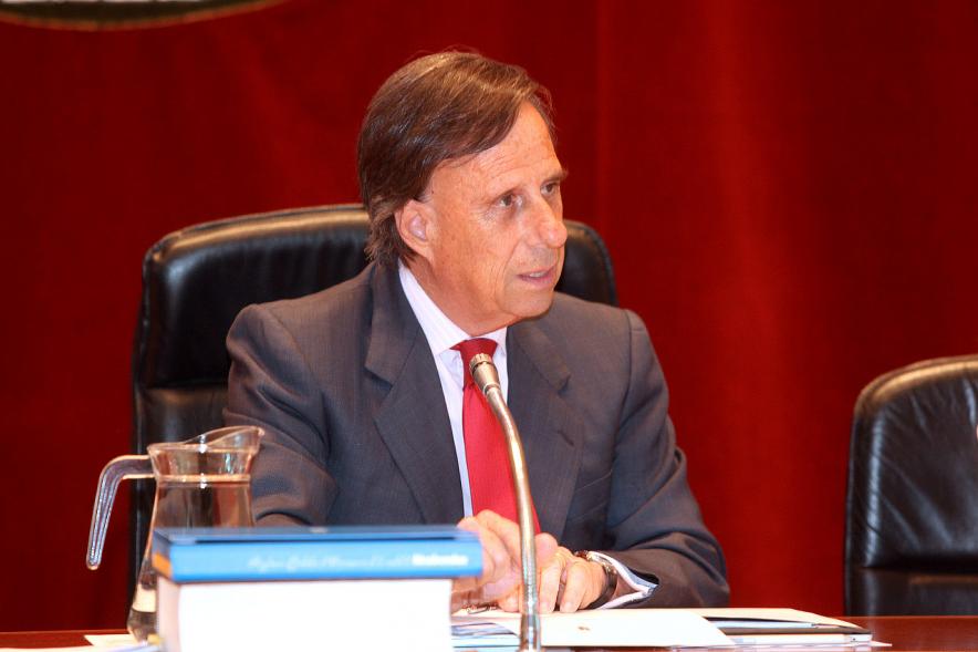 Alcalde García De Vinuesa durante la sesión plenaria