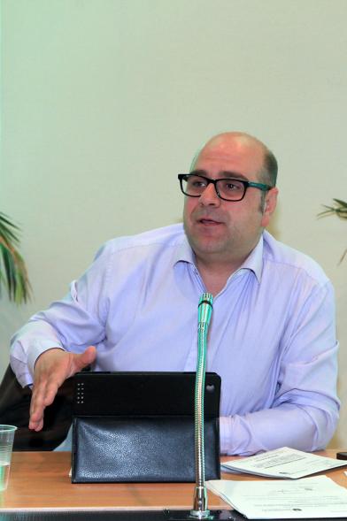 Concejal Juan Bautista de IU durante el pleno