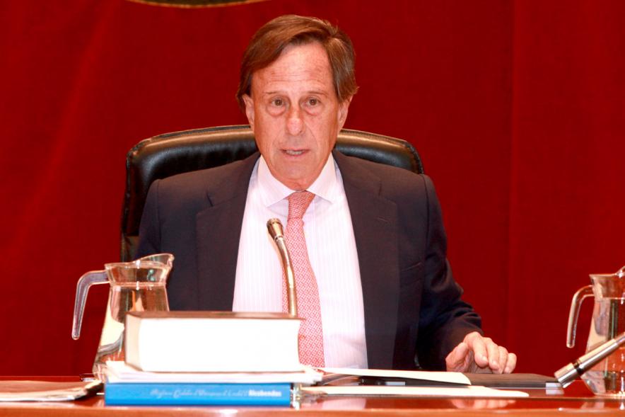 Alcalde García De Vinuesa durante la sesión plenaria