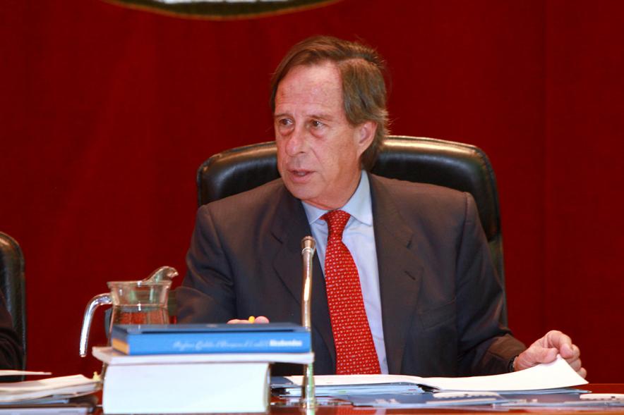 Alcalde García De Vinuesa durante la sesión plenaria