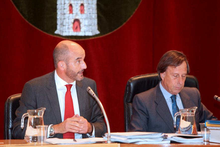 Alcalde y Vocal en un momento de la sesión plenaria