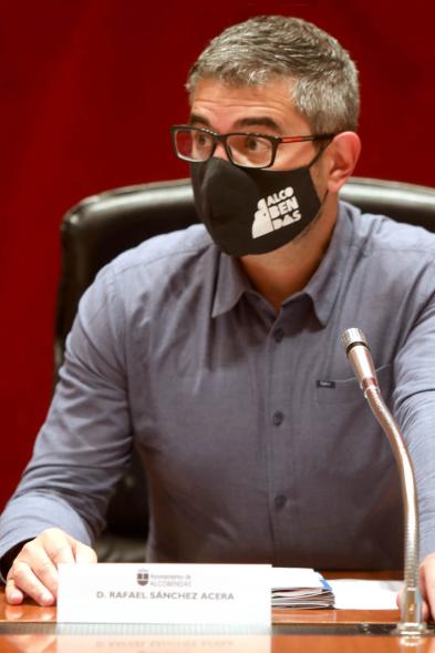 Alcalde Sánchez Acera durante el pleno