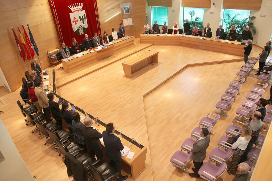 Momento de la sesión plenaria con los asistentes en pie