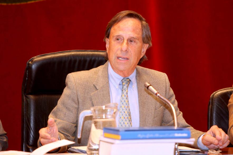 Alcalde García De Vinuesa durante la sesión plenaria