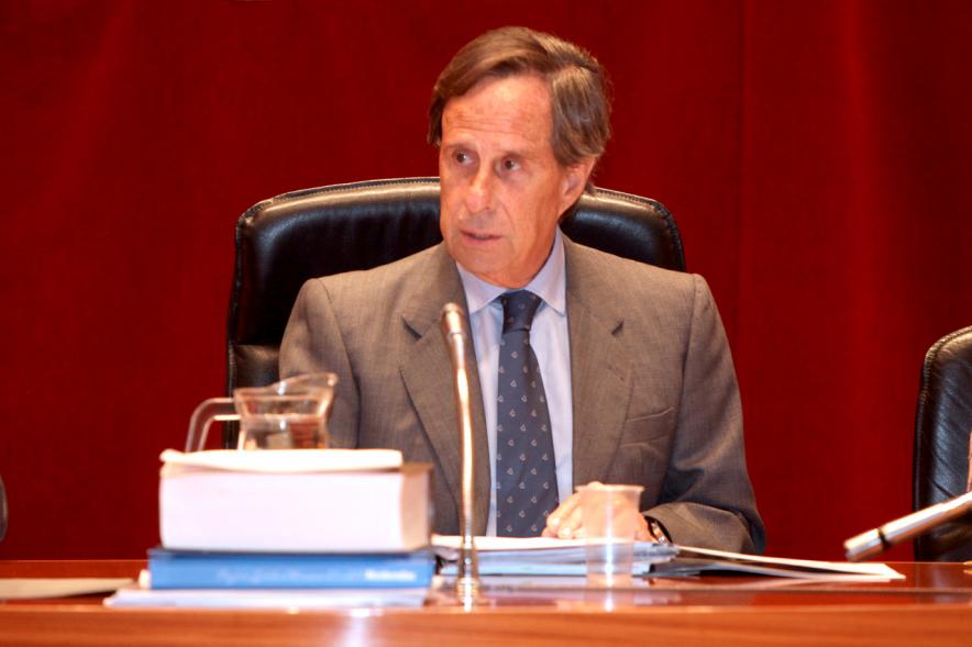 Alcalde García De Vinuesa durante la sesión plenaria