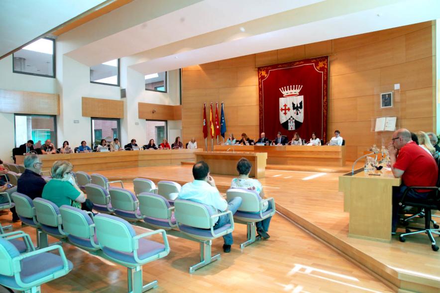Vista lateral del salón de plenos