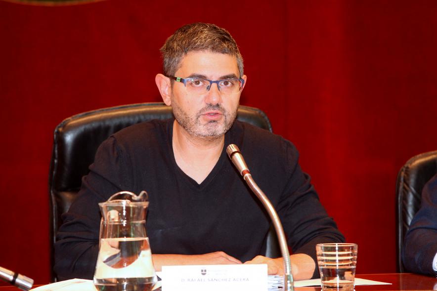 Alcalde Sánchez Acera durante el pleno