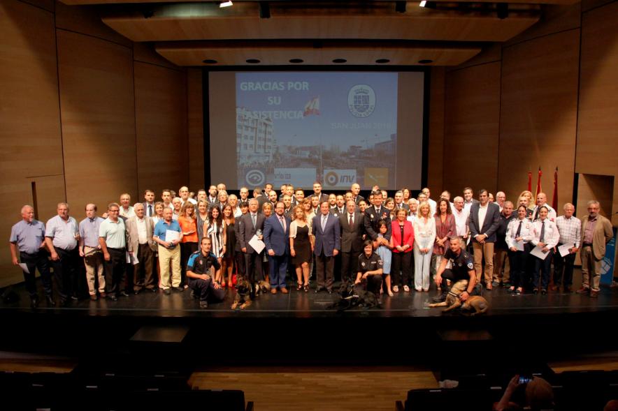 Homenaje a la Policía Local - Día de San Juan 2018 - Posado del equipo municipales y las fuerzas de orden público.