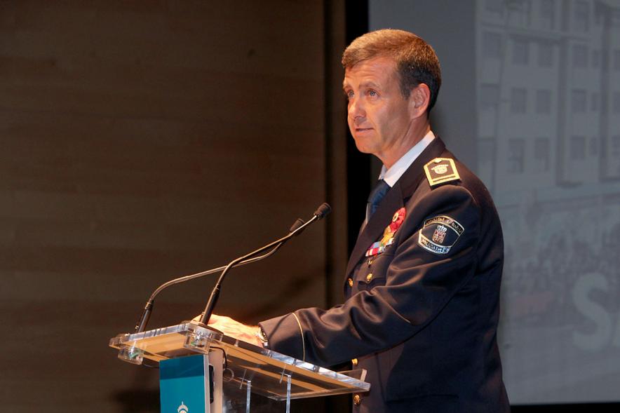 Homenaje a la Policía Local - Día de San Juan 2018 -  Primer plano del discurso de un mando de la policía.