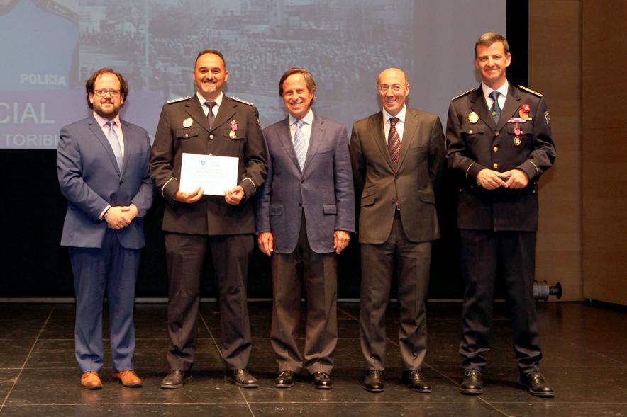 Homenaje a la Policía Local - Día de San Juan 2018 -Plano del escenario con  el alcalde y los representantes de las fuerzas del orden.