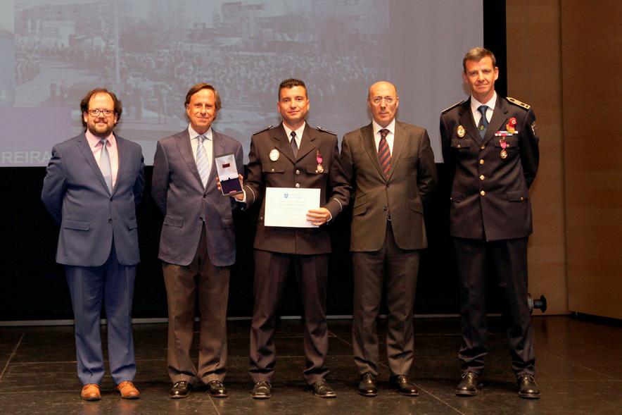 Homenaje a la Policía Local - Día de San Juan 2018 - Posado de las autoridades municipales, los  mandos policiales y los homenajeados.