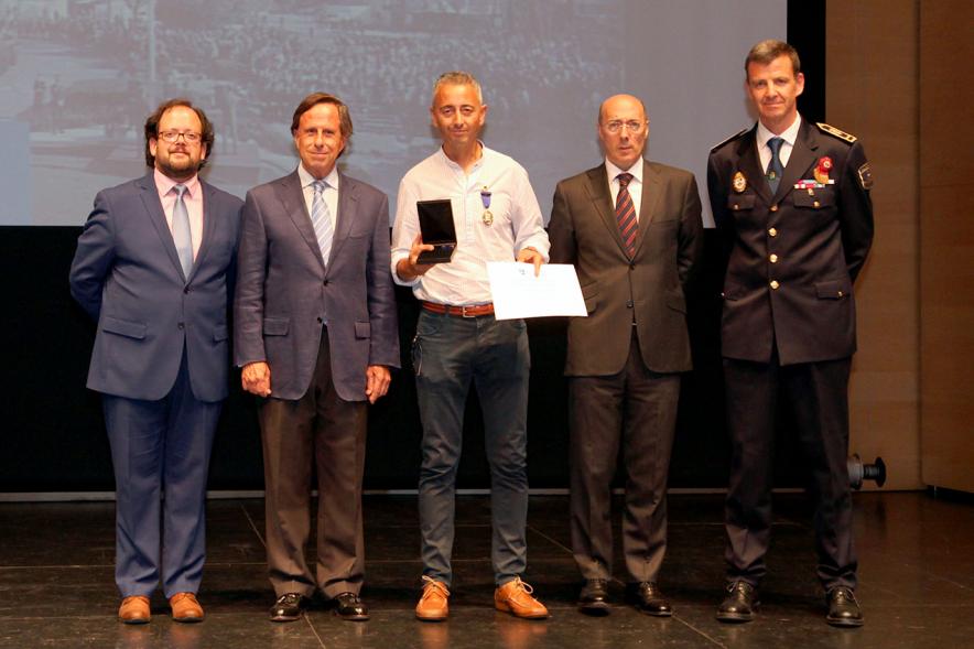 Homenaje a la Policía Local - Día de San Juan 2018 - Posado de las autoridades municipales, los  mandos policiales y los homenajeados.