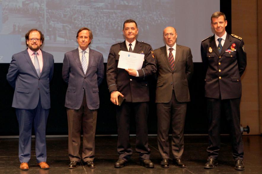 Homenaje a la Policía Local - Día de San Juan 2018 -  Posado de las autoridades municipales, los  mandos  y los homenajeados.