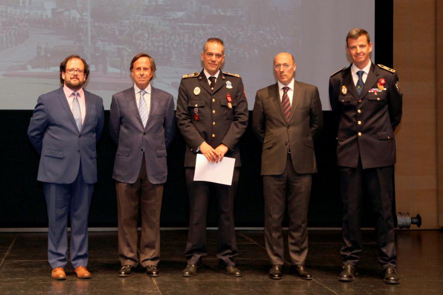 Homenaje a la Policía Local - Día de San Juan 2018 -  Posado de las autoridades municipales, los  mandos  y los homenajeados.
