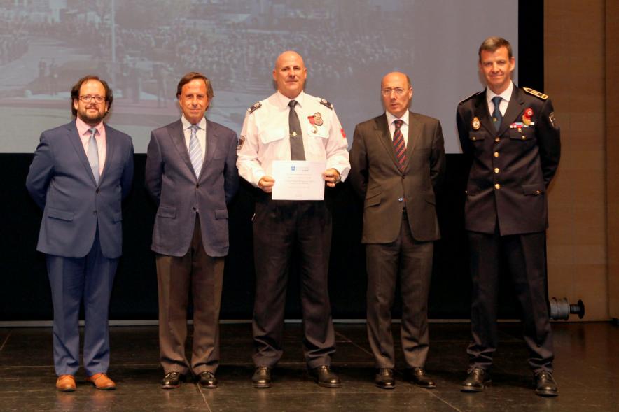 Homenaje a la Policía Local - Día de San Juan 2018 - Posado de las autoridades municipales, los  mandos policiales y los homenajeados.