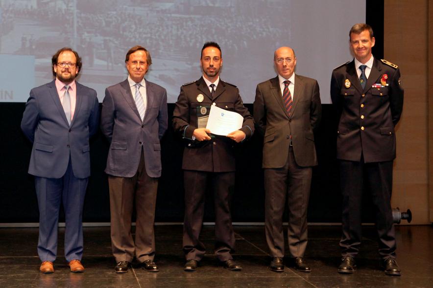 Homenaje a la Policía Local - Día de San Juan 2018 - Posado de las autoridades municipales, los  mandos policiales y los homenajeados.